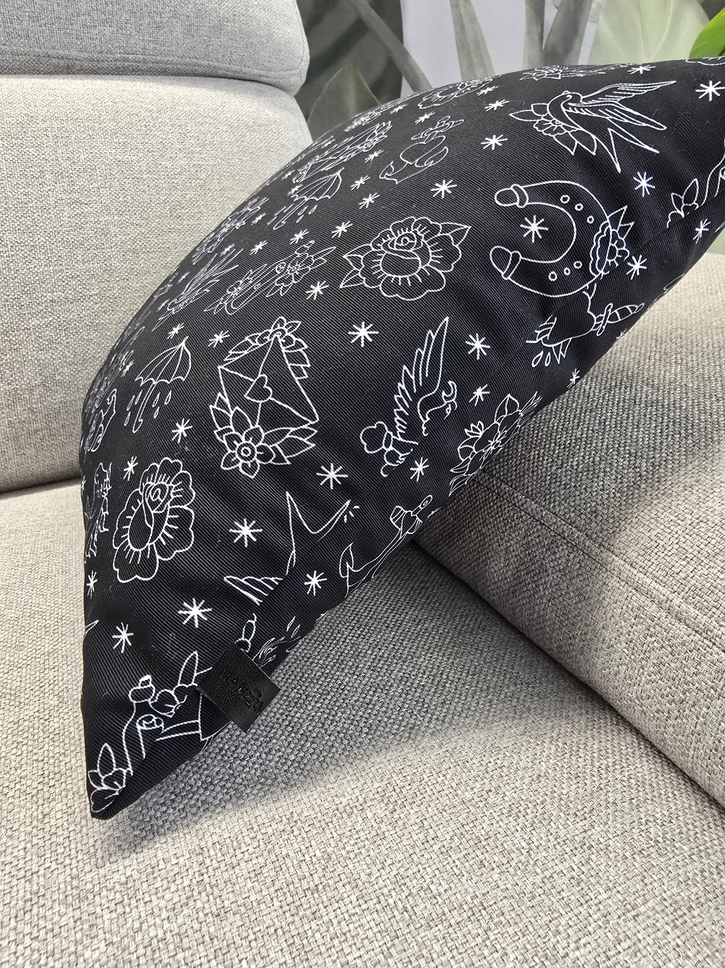 CUSCINO tattoo black