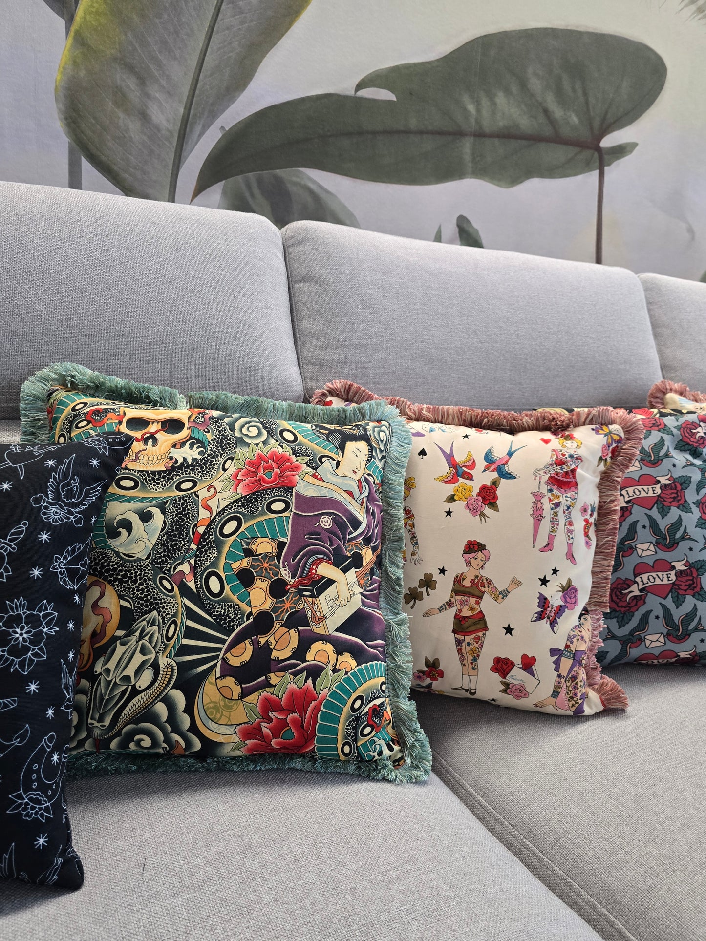 CUSCINO donna tattoo con frange