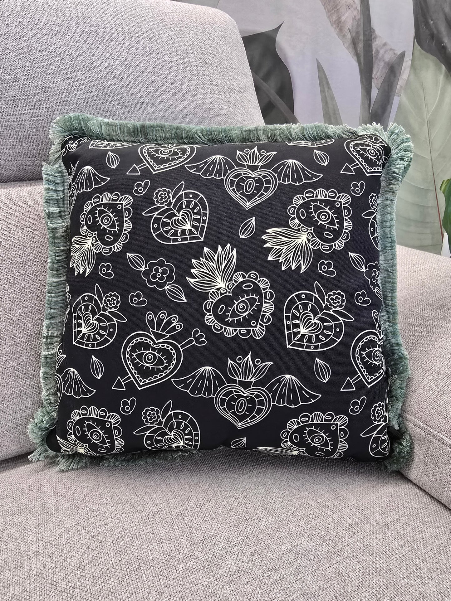 CUSCINO ex voto nero / frange verde menta
