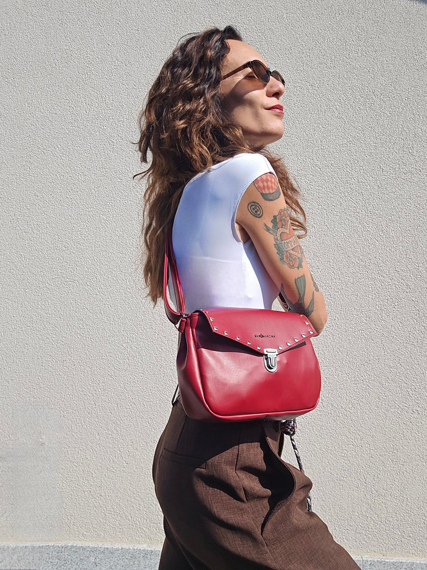 MARSUPIELLO LARGE bordeaux con borchie