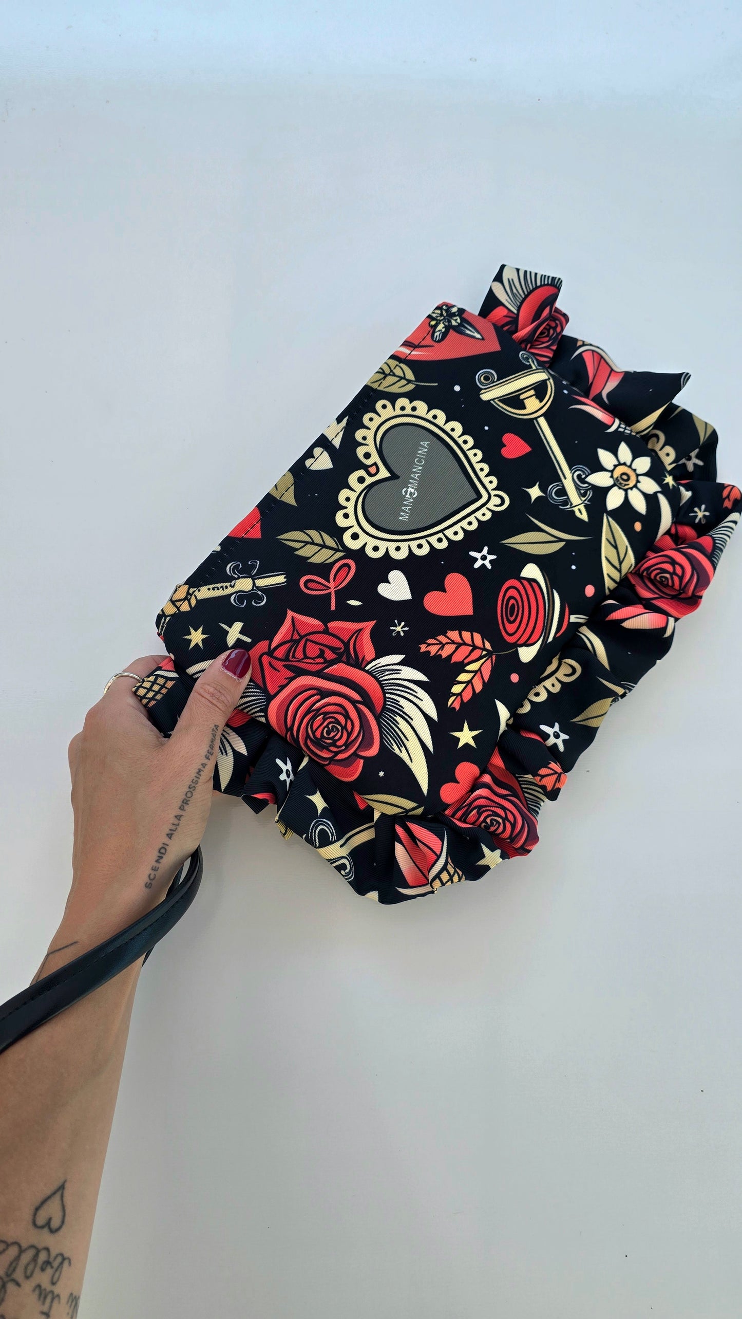 "MIRTA" pochette con rouches love tattoo
