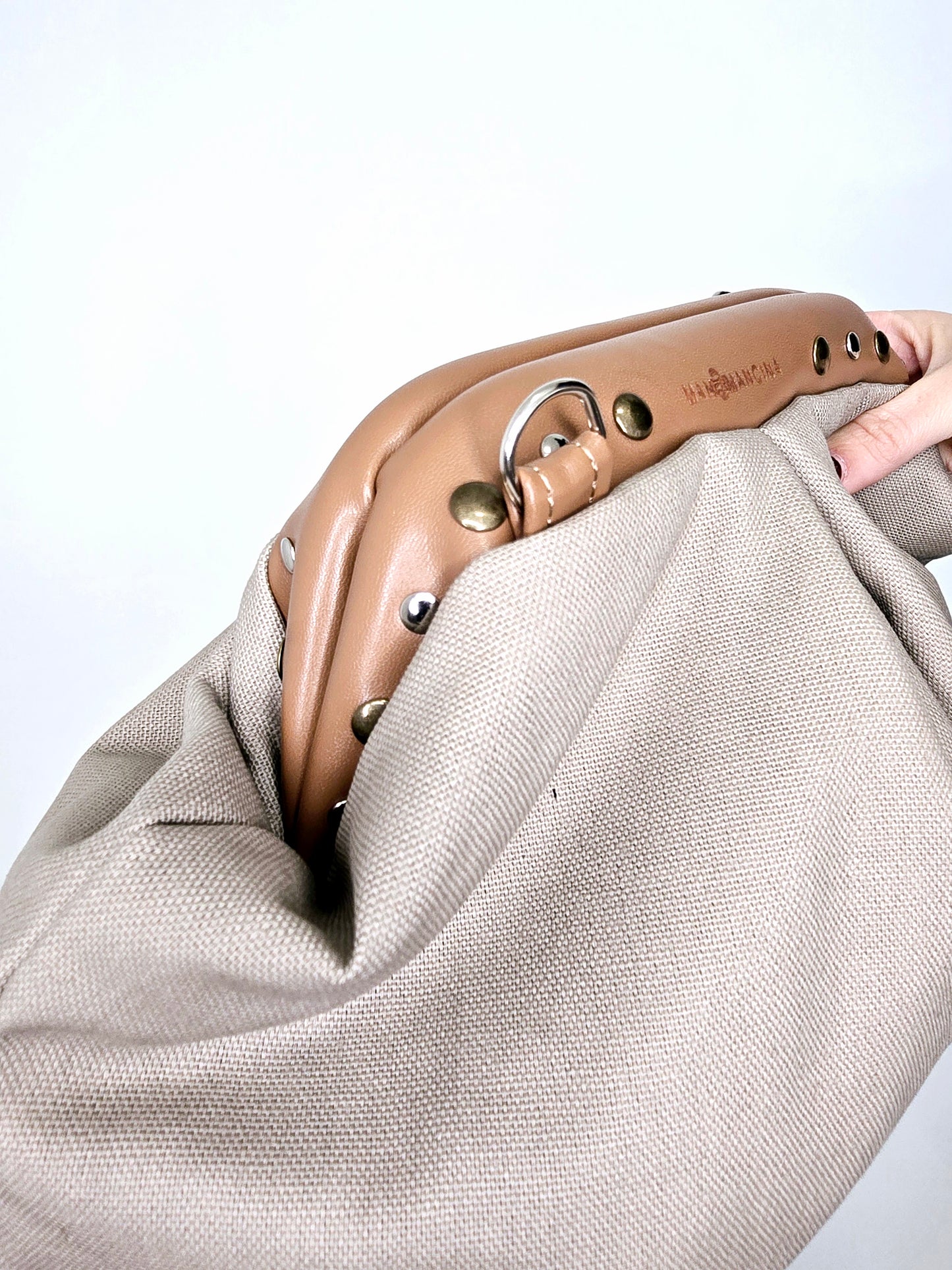 BORSA CLIC CLAC cuoio/borchie/canvas beige