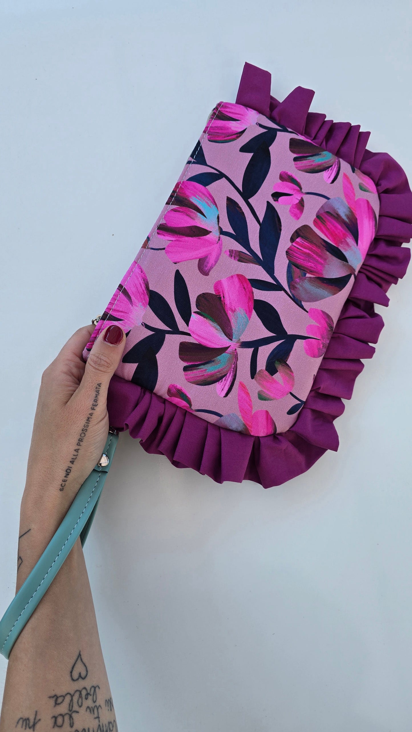 "MIRTA" pochette con rouches FLOWERS FUCSIA
