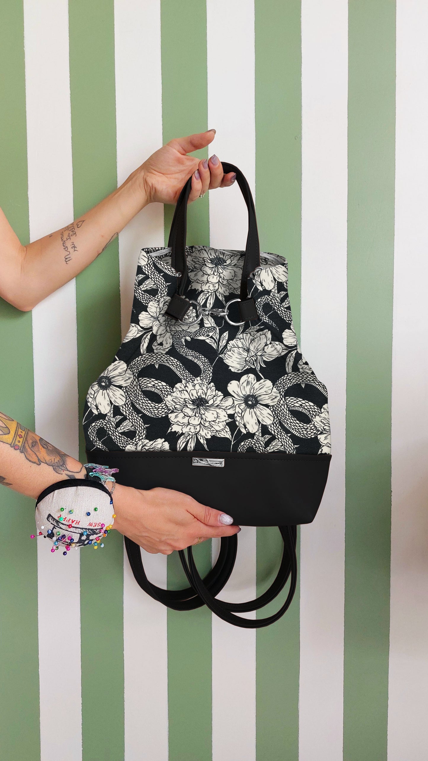 BORSA ZAINO 3 IN 1 NERO / fiori serpenti