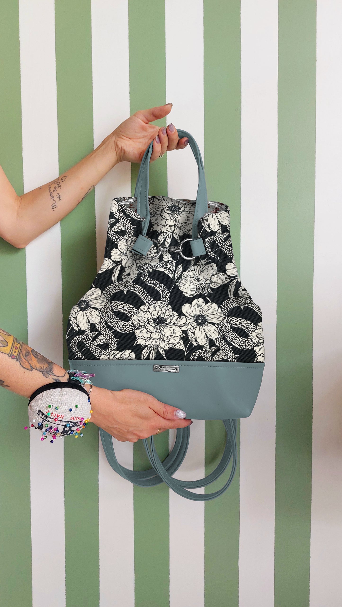 BORSA ZAINO 3 IN 1 verde pastello / fiori serpenti