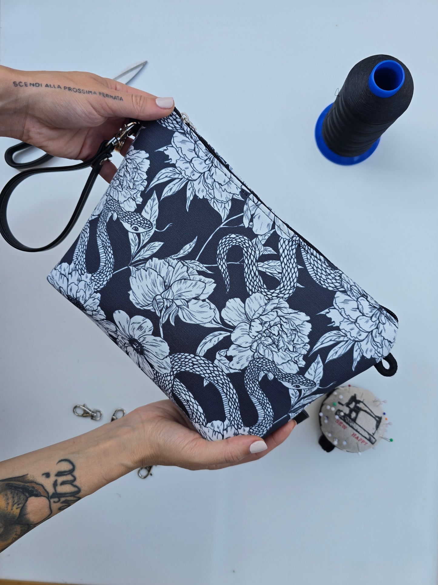 MAXI POCHETTE fiori serpenti nero bianco