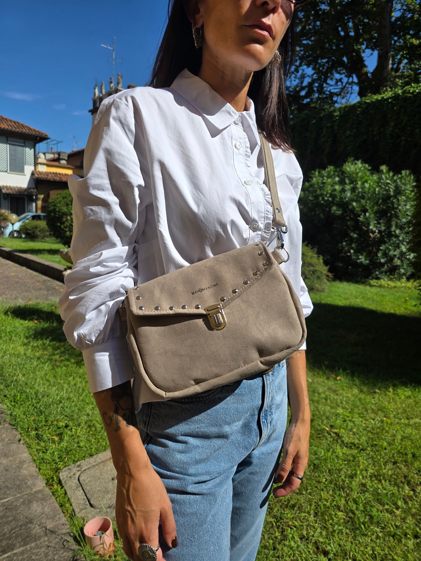 MARSUPIELLO large similsuede tortora + borchie