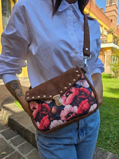 MARSUPIELLO large similsuede caffè/fiori bordeaux +borchie
