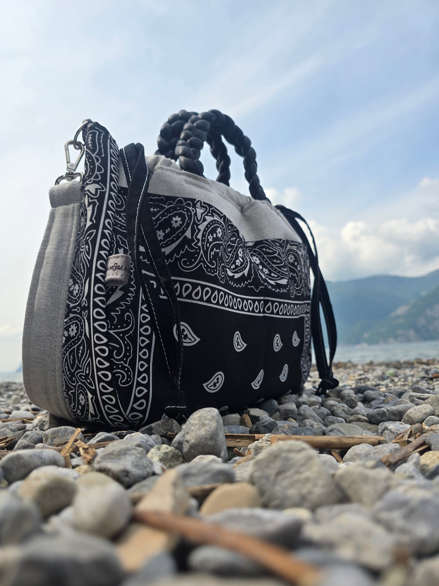 "L'ORGANIZZATA" grigio chiaro/bandana nero