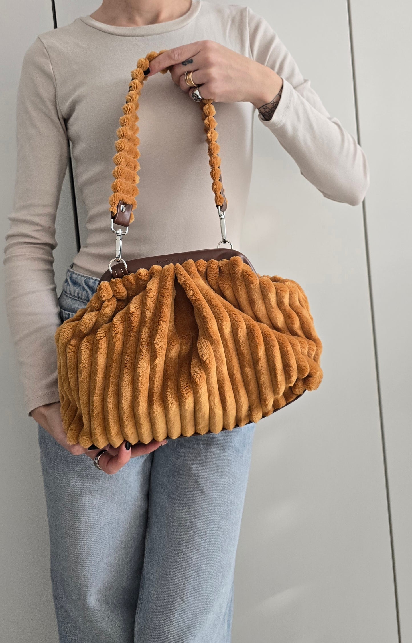 BORSA CLIC CLAC VELLUTO COSTONI ocra/cuoio