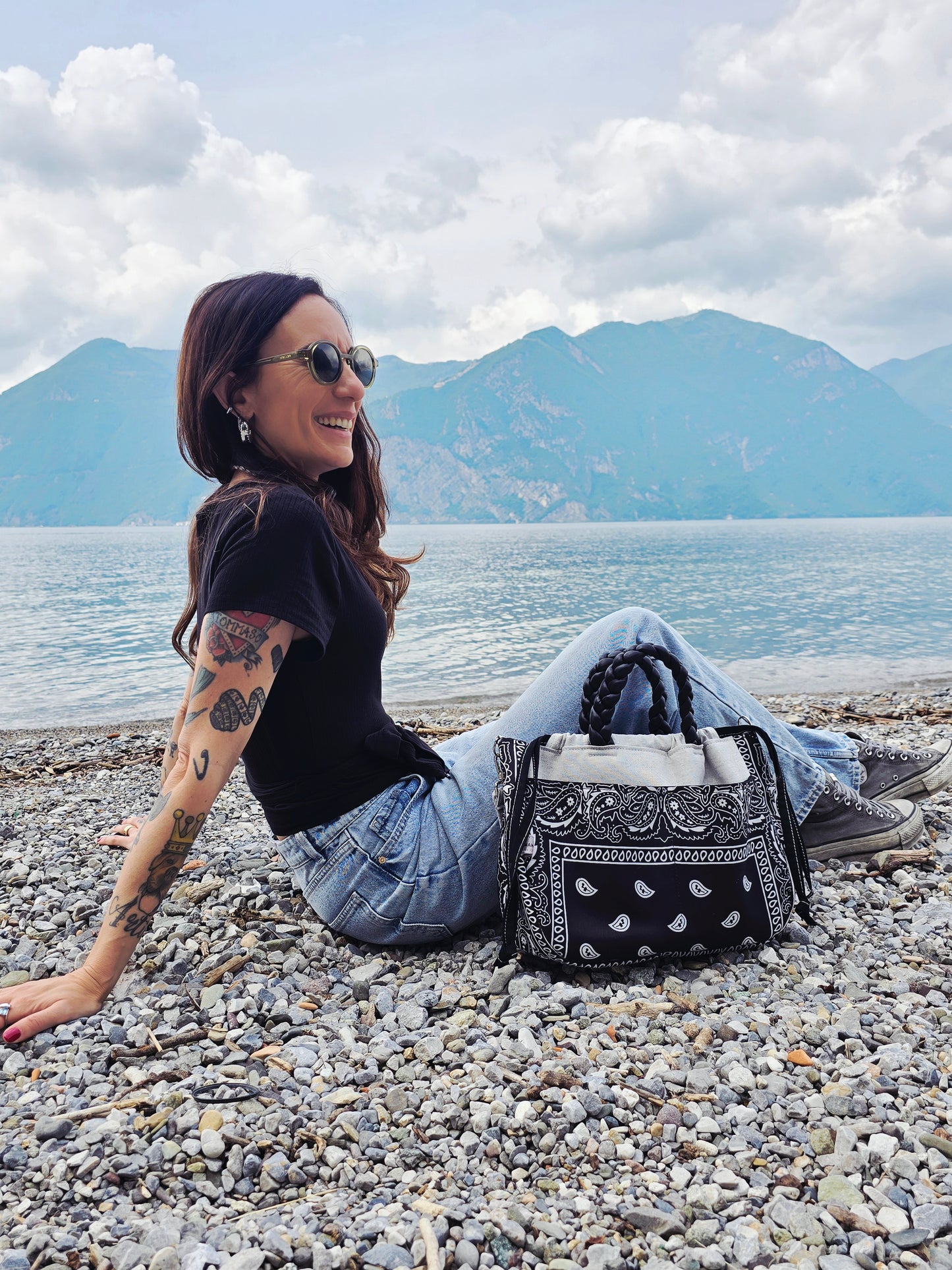 "L'ORGANIZZATA" grigio chiaro/bandana nero