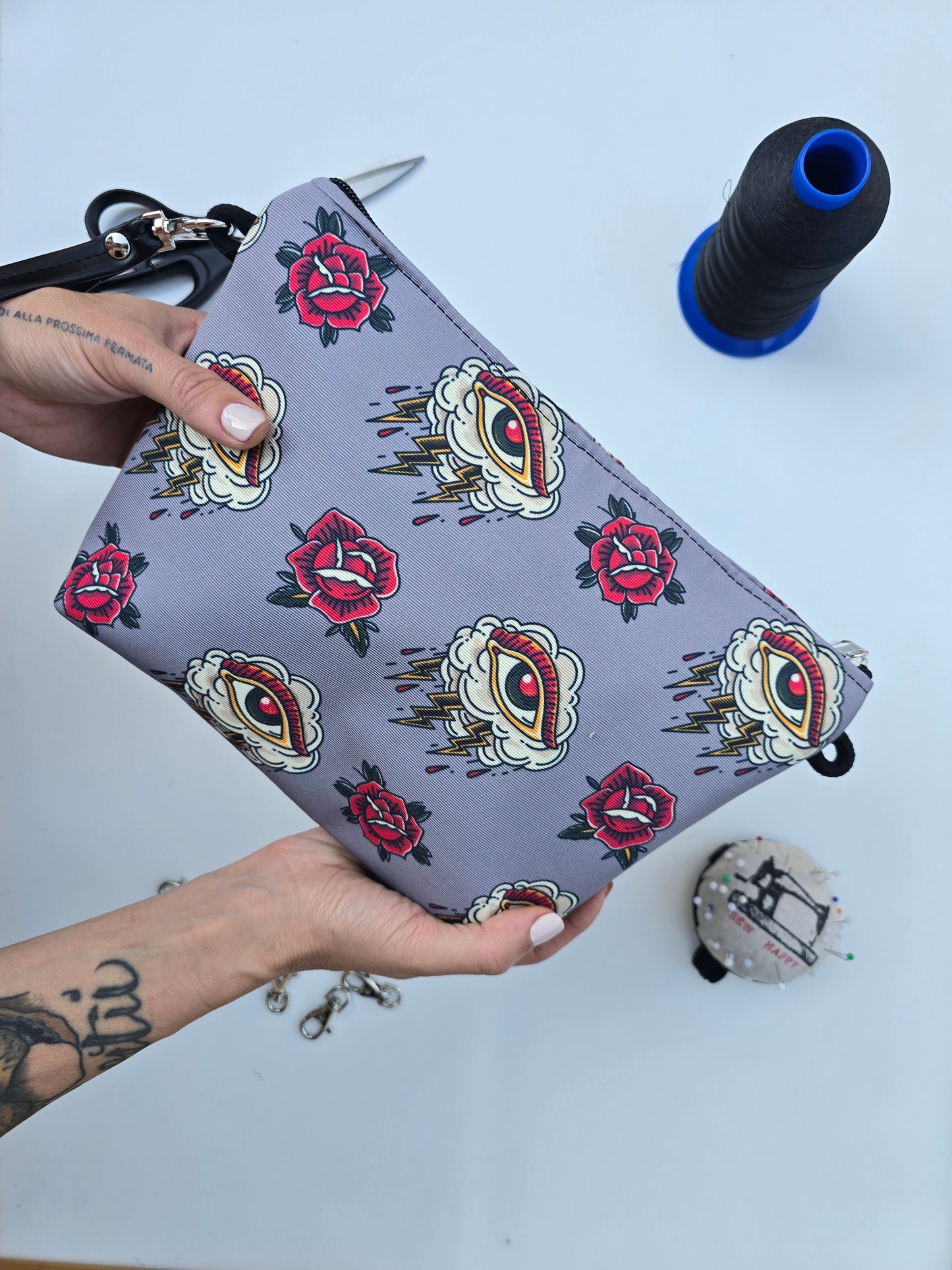 MAXI POCHETTE tattoo grigio