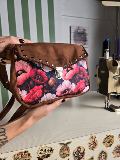 MARSUPIELLO large similsuede caffè/fiori bordeaux +borchie