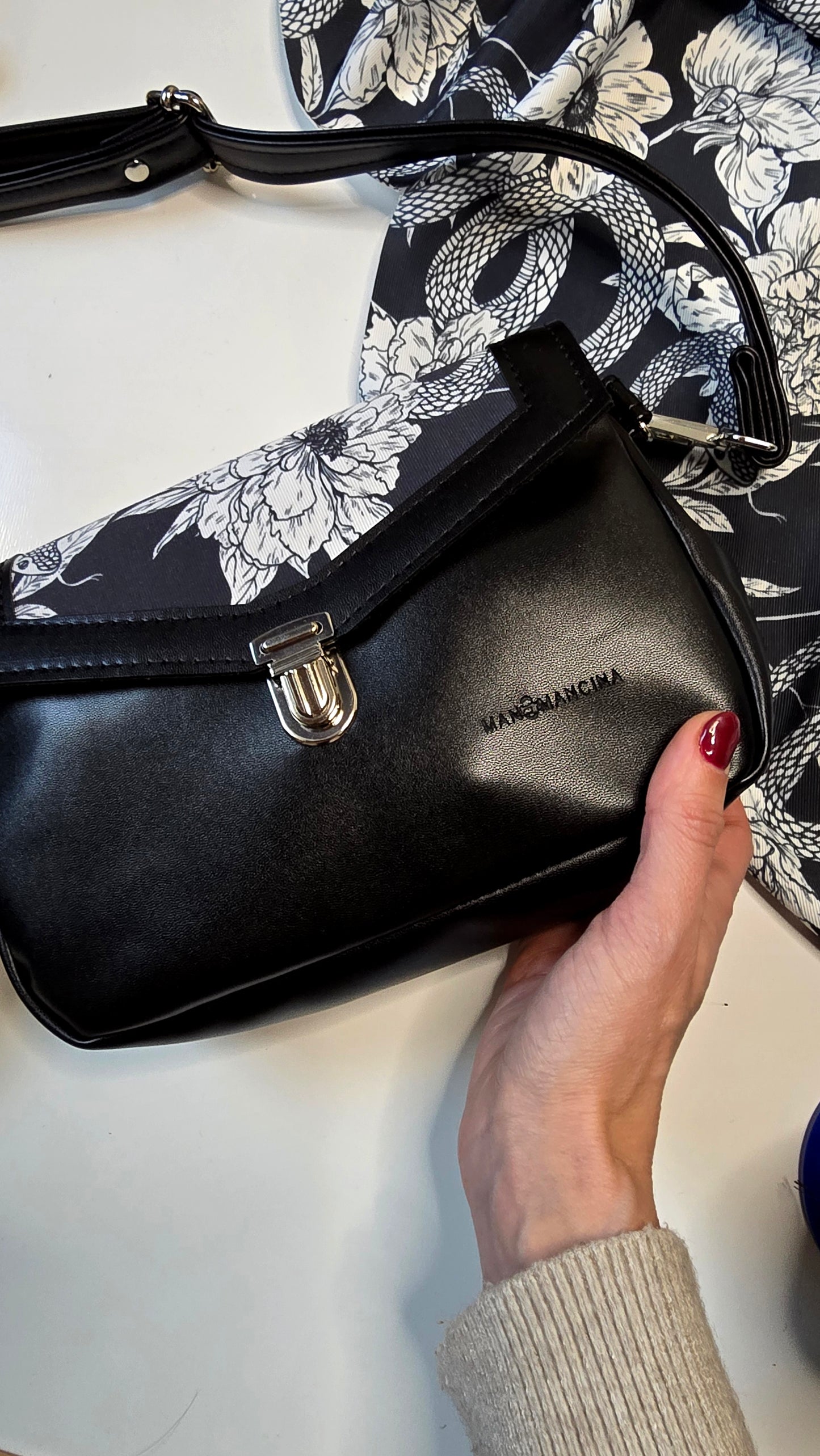 MARSUPIELLO large NERO / patella nero fiori serpenti