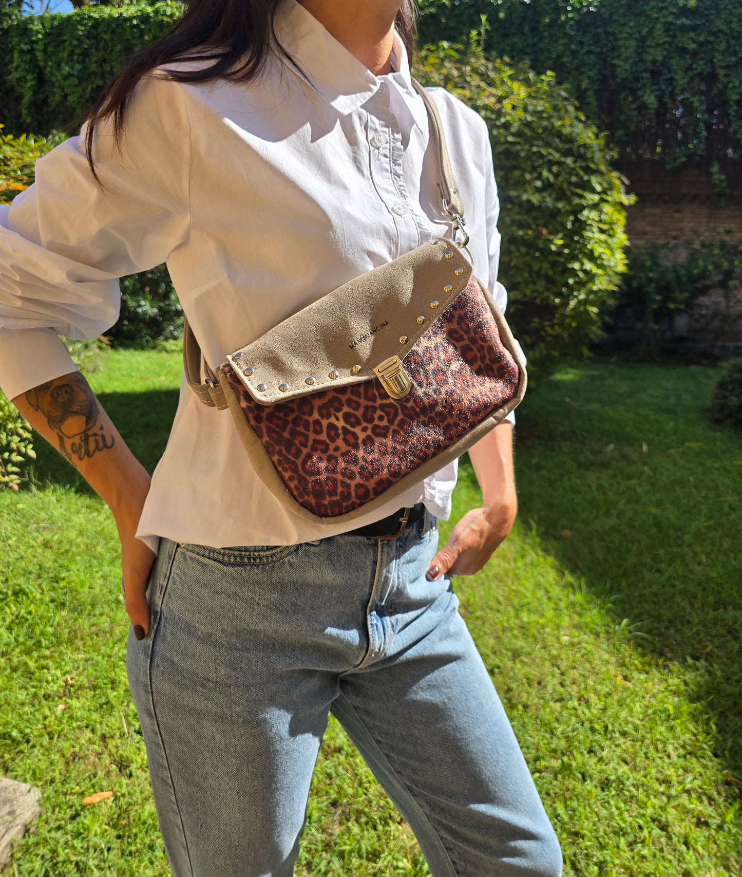 MARSUPIELLO large similsuede tortora animalier +borchie