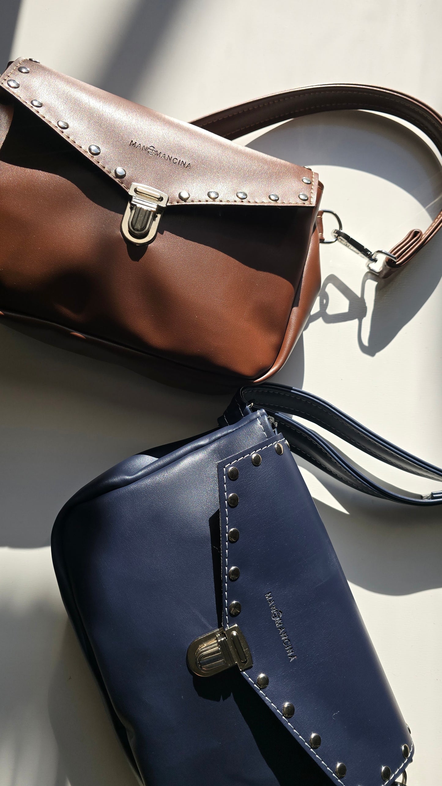 MARSUPIELLO large blu/borchie