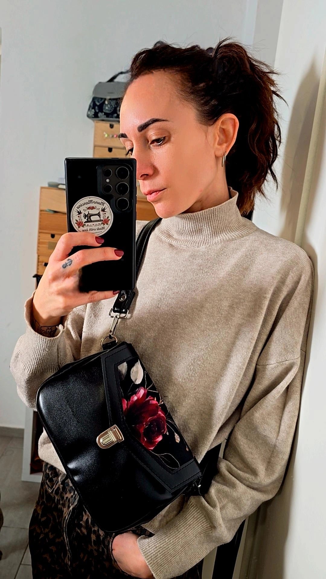 MARSUPIELLO large NERO / patella nero fiori serpenti