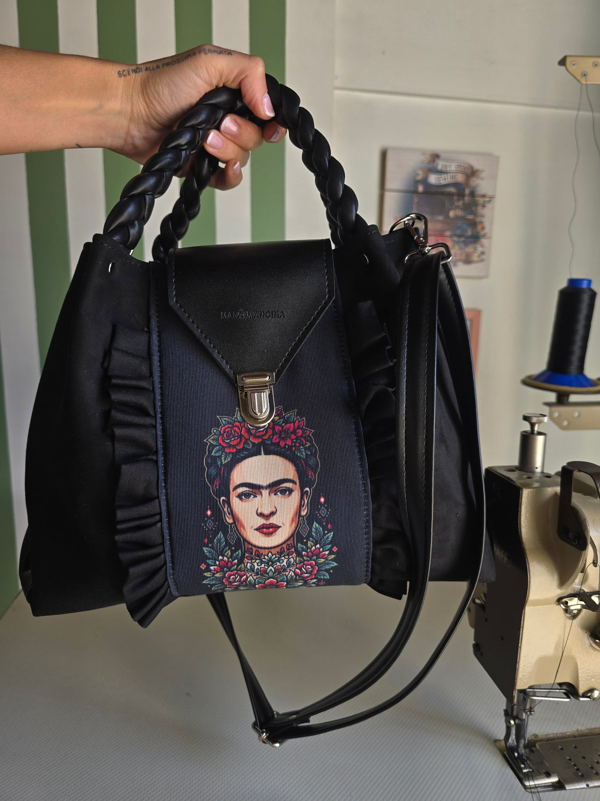 L'ARTIGIANA - similsuede nero/Frida rouches manici intrecciati
