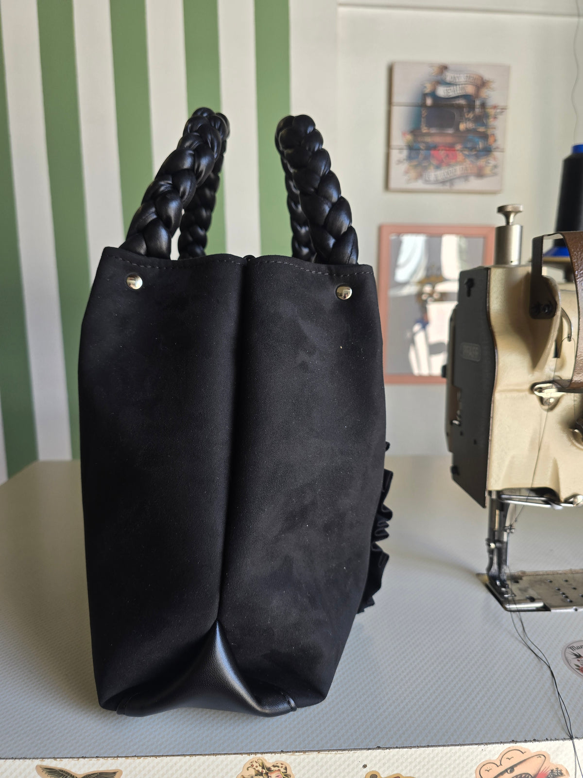 L'ARTIGIANA - similsuede nero/Frida rouches manici intrecciati