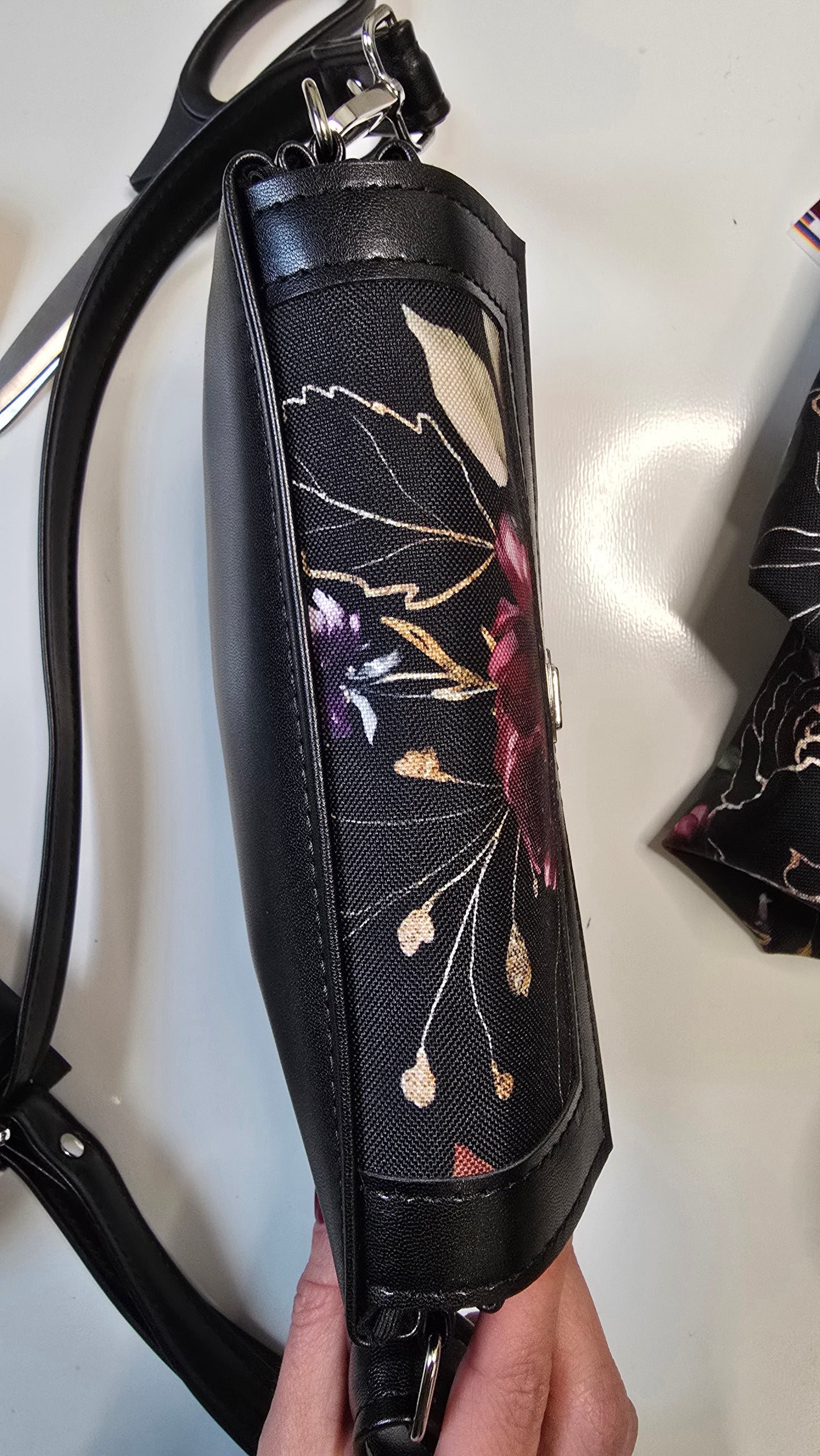 MARSUPIELLO large NERO / patella nero bordeaux