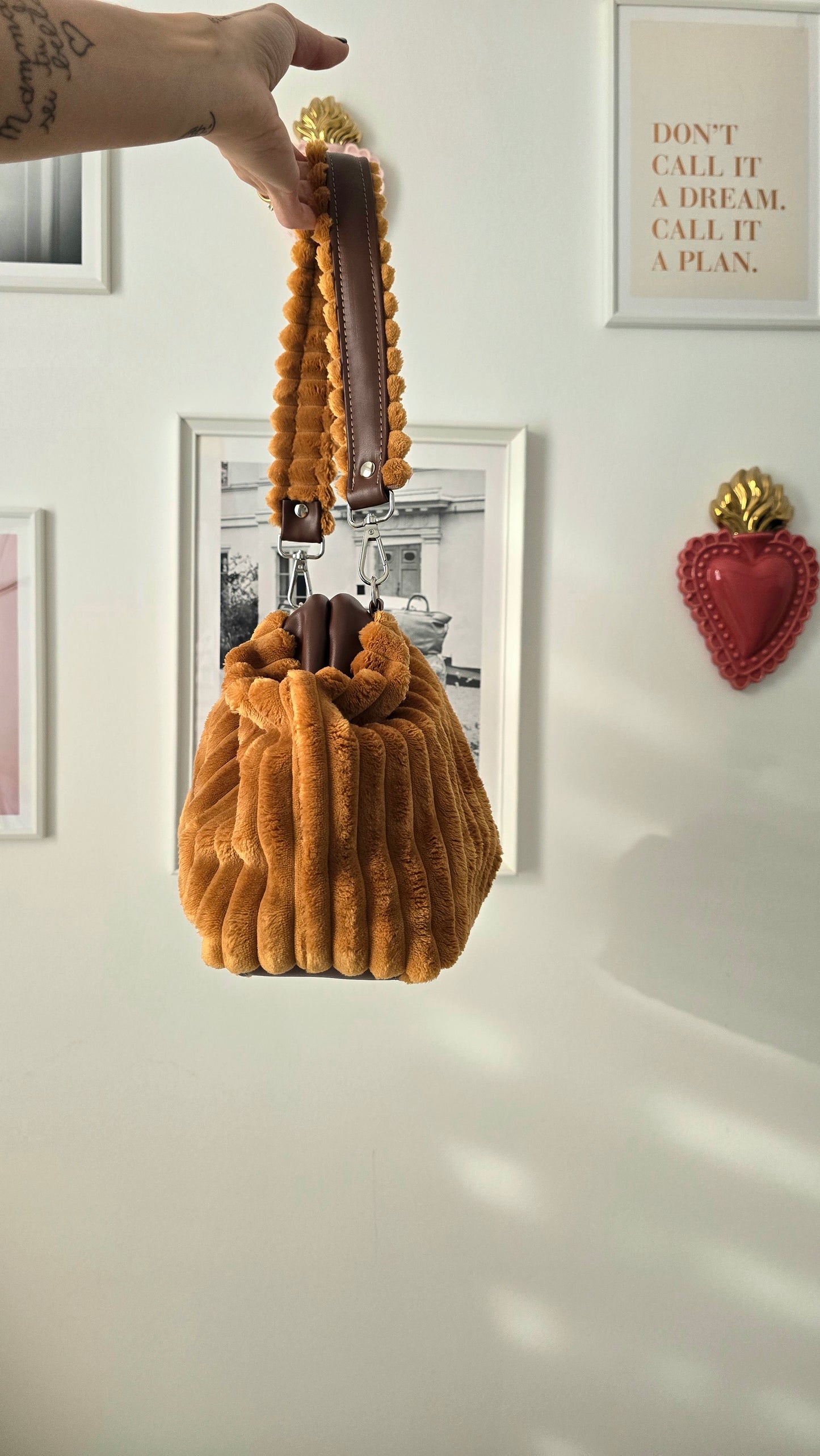 BORSA CLIC CLAC VELLUTO COSTONI ocra/cuoio