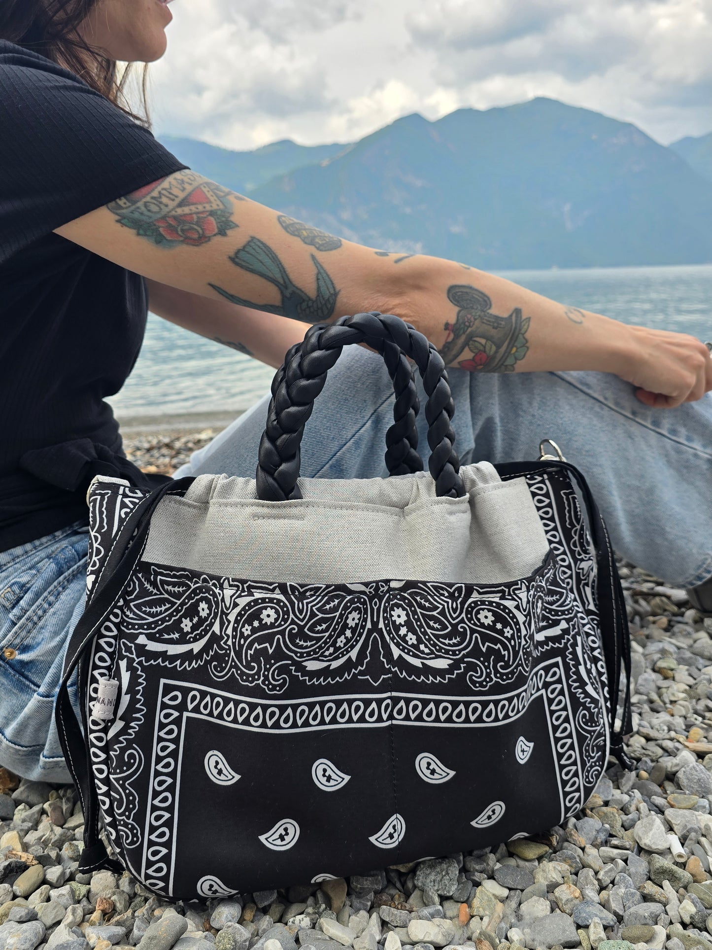 "L'ORGANIZZATA" grigio chiaro/bandana nero