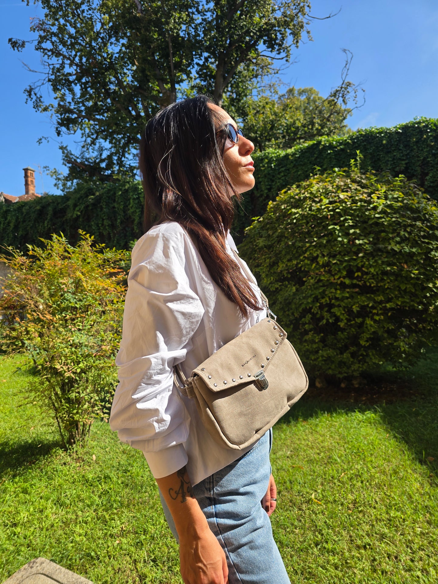 MARSUPIELLO large similsuede tortora + borchie