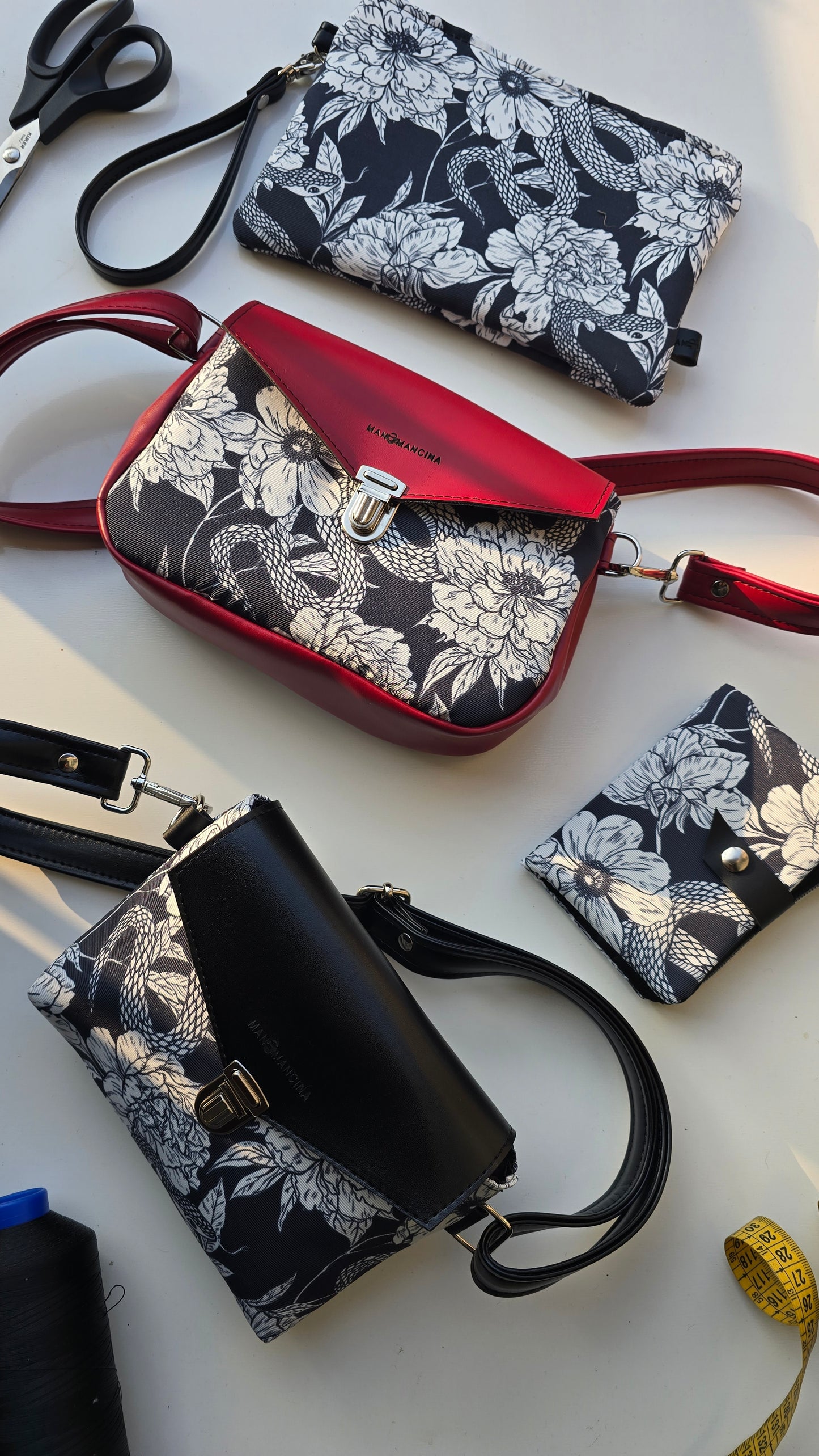 MARSUPIELLO large bordeaux / fiori serpenti