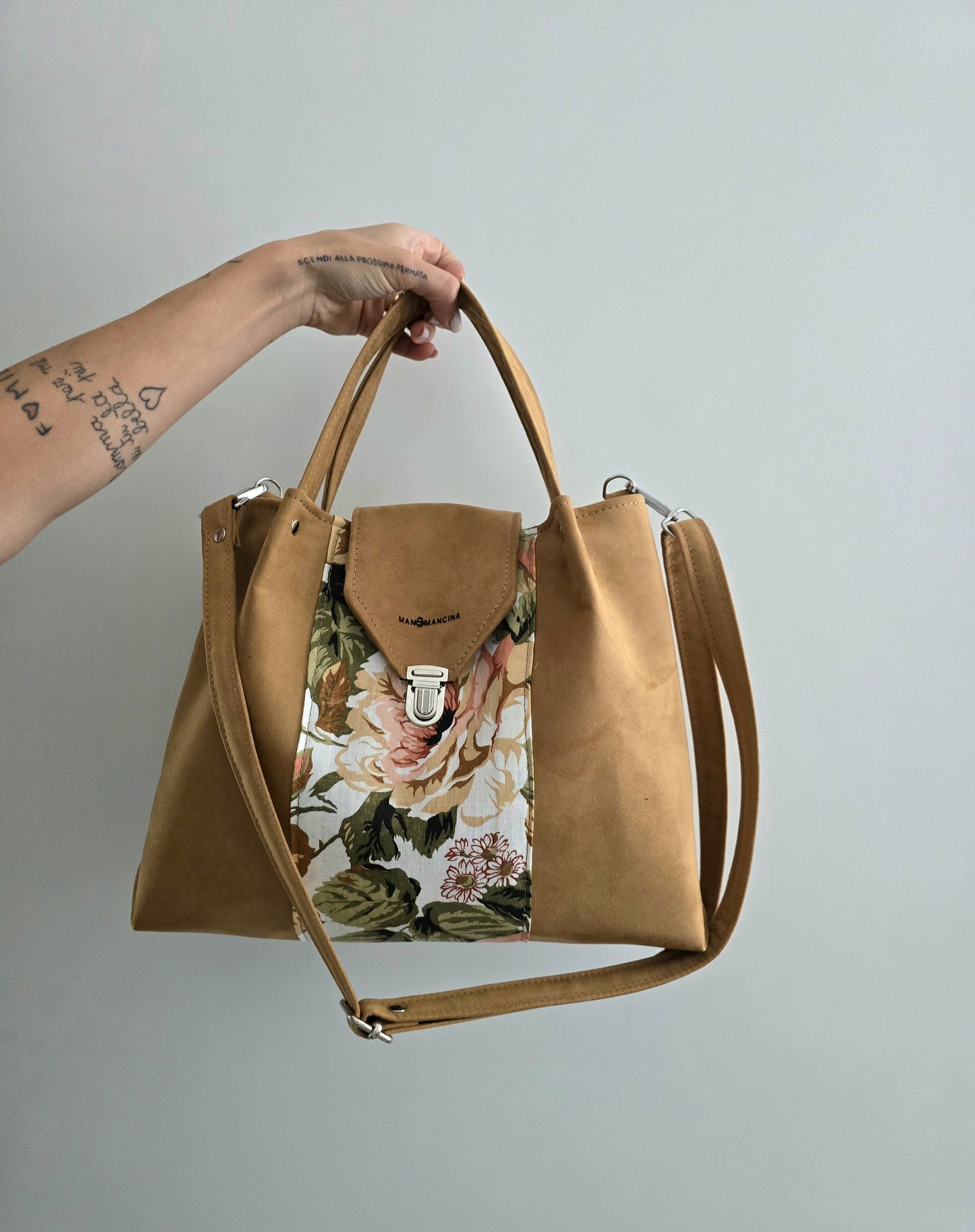 L'ARTIGIANA - similsuede cuoio/fiori base chiara (DISPONIBILITÀ LIMITATA)