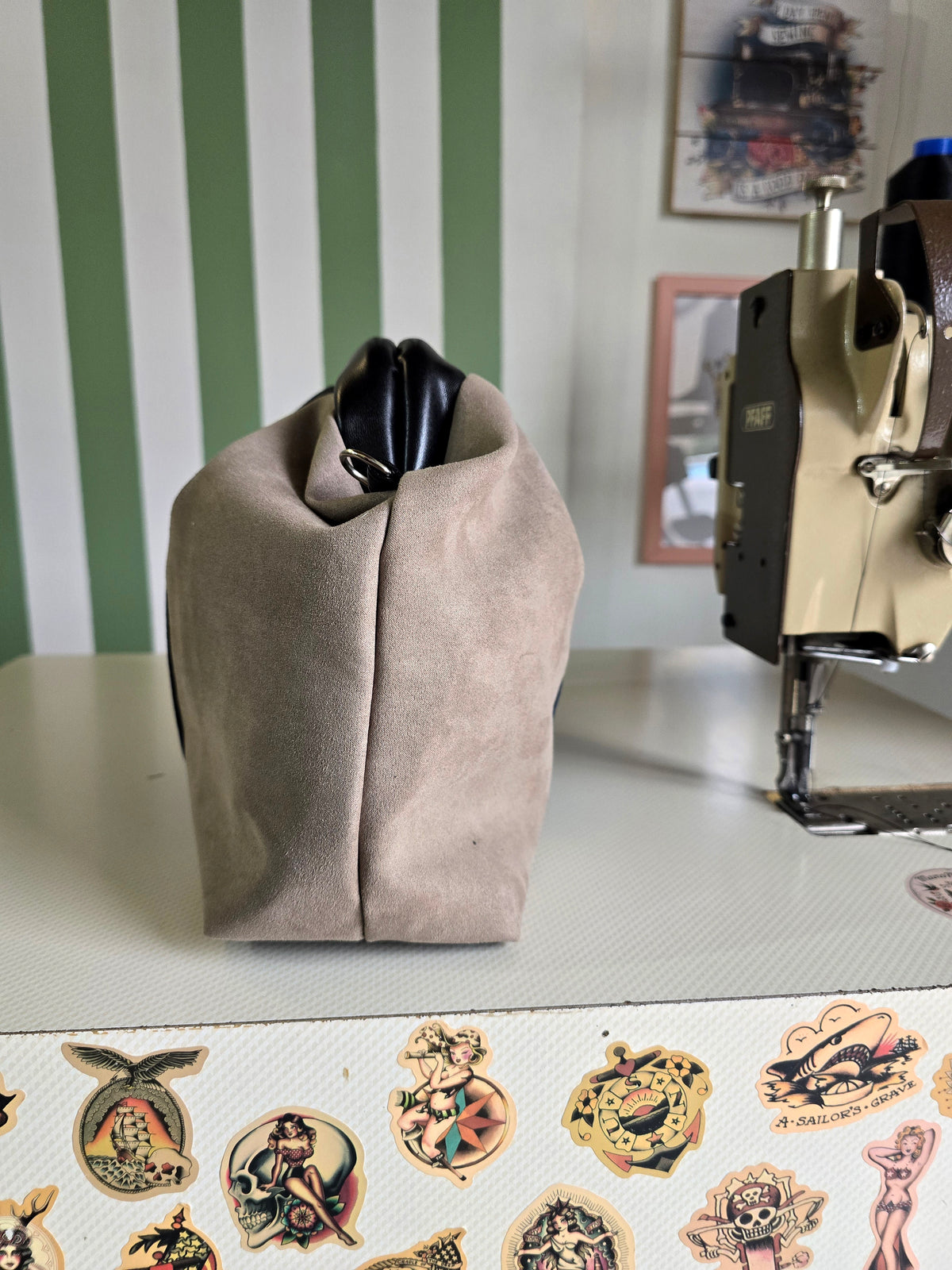 BORSA CLIC CLAC tracolla regolabile tortora/nero/Frida