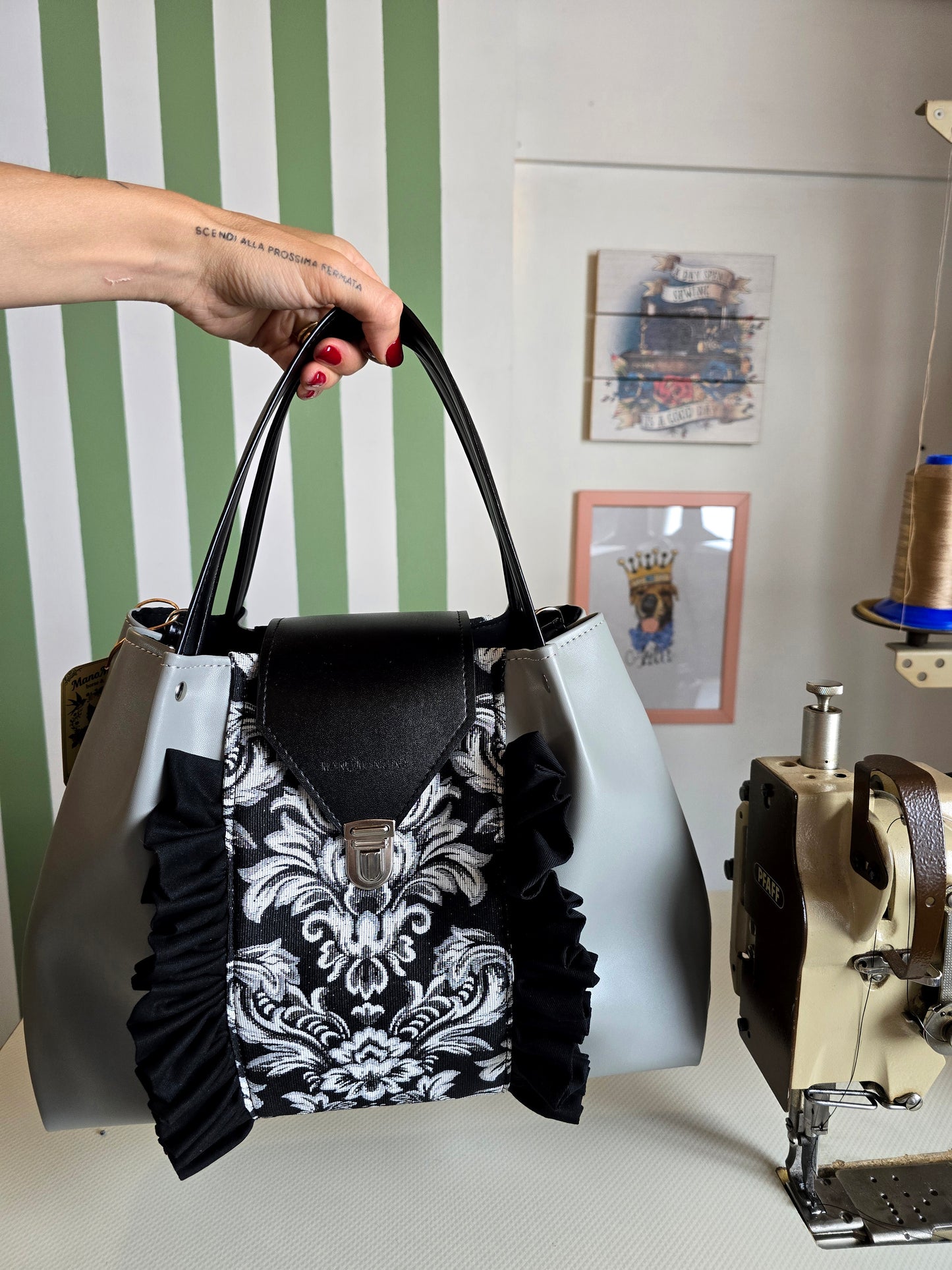L'ARTIGIANA - grigio/nero/damascato con rouches