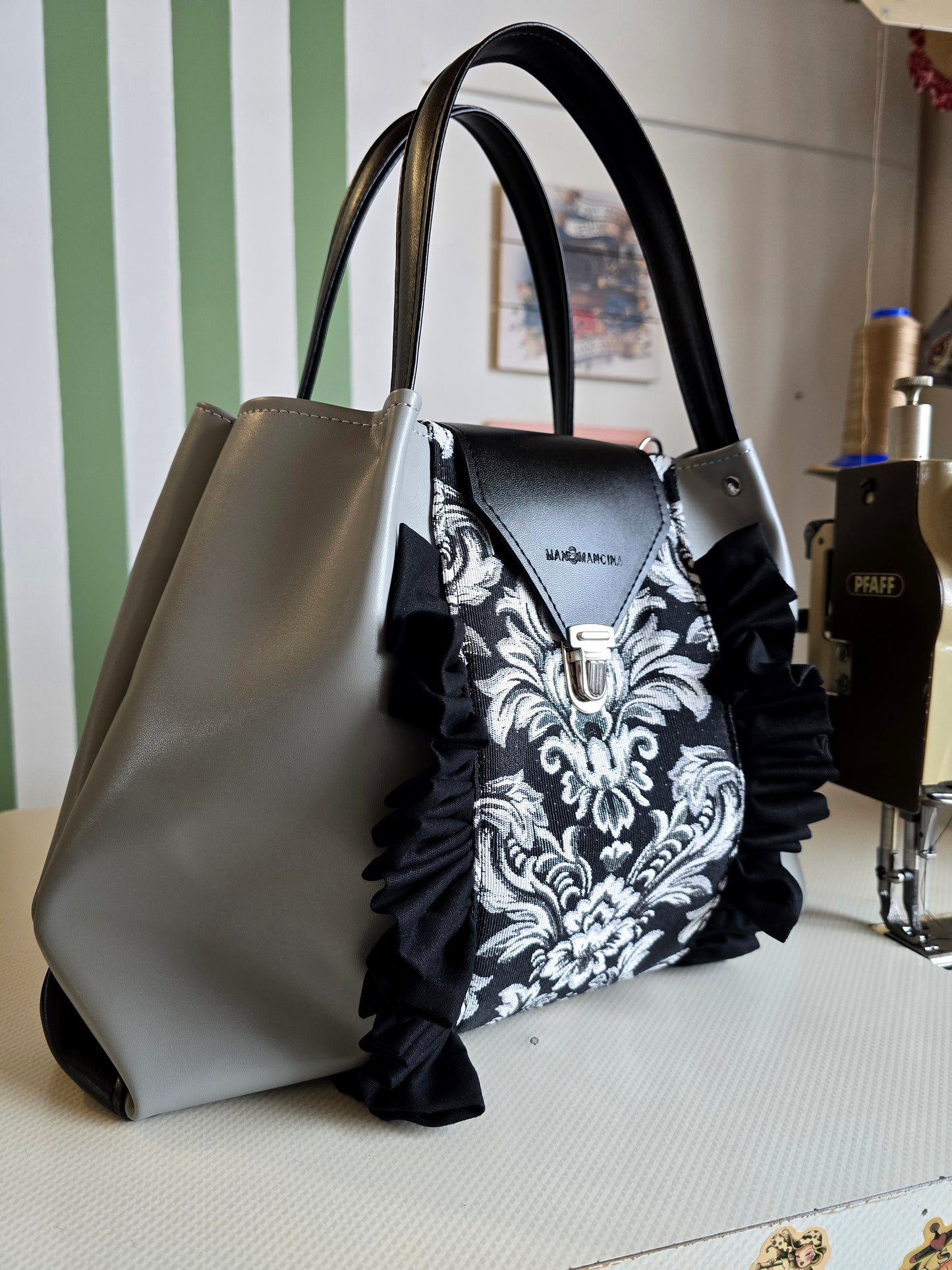 L'ARTIGIANA - grigio/nero/damascato con rouches