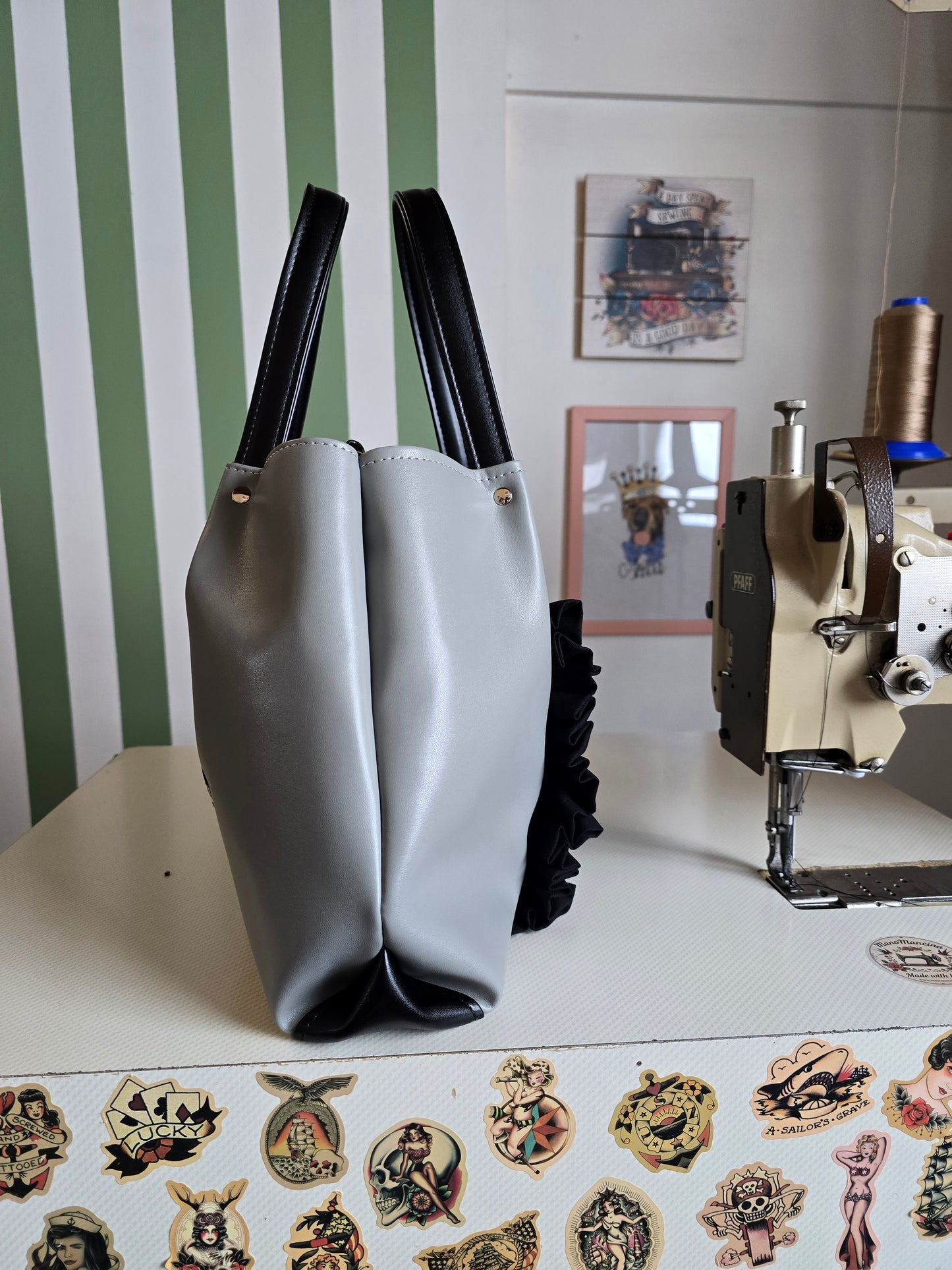 L'ARTIGIANA - grigio/nero/damascato con rouches